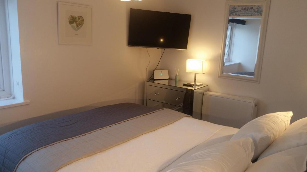 The Picture House Stylish Apartment In Fowey Bagian luar foto